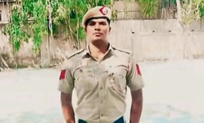 दौसा27मई2023*पहले मजदूर का बेटा बना कांस्टेबल, अब पहले ही प्रयास में UPSC क्रैक कर बना IAS, दिन में ड्यूटी और रात में की पढ़ाई दौसा27मई2023*पहले मजदूर का बेटा बना कांस्टेबल, अब पहले ही प्रयास में UPSC क्रैक कर बना IAS, दिन में ड्यूटी और रात में की पढ़ाई