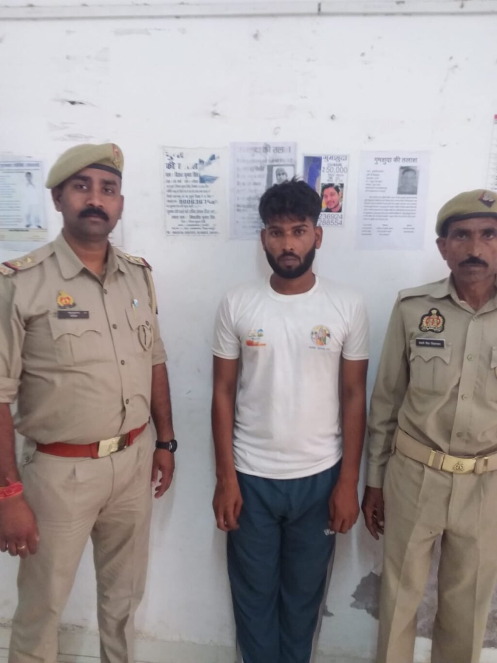 मथुरा4जून*थाना वृन्दावन पुलिस द्वारा अवैध तमंचा व कारतूस के साथ एक अभियुक्त गिरफ्तार |*