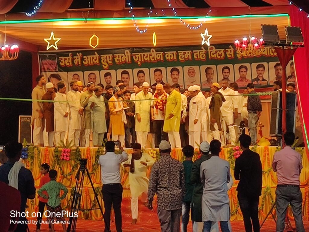 कानपुर05जून2023*शिवराजपुर जामा मस्जिद बड़ी दरगाह हजरत बल्कि शाह रहमतुल्लाह अलैह पर उर्स का आयोजन शुरू हो चुका है।