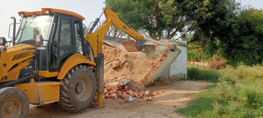 मथुरा05जून2023*सहायक नगर आयुक्त के नेतृत्व में निम्नानुसार अतिक्रमण हटाये जाने की कार्यवाही की गयी- मथुरा05जून2023*सहायक नगर आयुक्त के नेतृत्व में निम्नानुसार अतिक्रमण हटाये जाने की कार्यवाही की गयी-