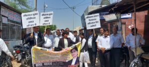 हाथरस08जून2023*बार काउंसिल ऑफ उत्तर प्रदेश सदस्य पद की उम्मीदवार राधा यादव ने डिस्ट्रिक्ट बार हाथरस में सभी से वोट देने की अपील की।