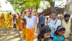 चित्रकूट08जून2023*धूमधाम व गाजे-बाजे के साथ निकाली गई भव्य कलश यात्रा।