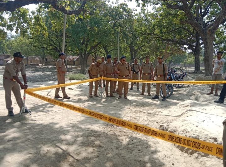 कौशाम्बी09जून2023*खेत मापाने आए अधेड़ युवक को विपक्ष ने धारदार हथियार से मारकर की हत्या कौशाम्बी09जून2023*खेत मापाने आए अधेड़ युवक को विपक्ष ने धारदार हथियार से मारकर की हत्या