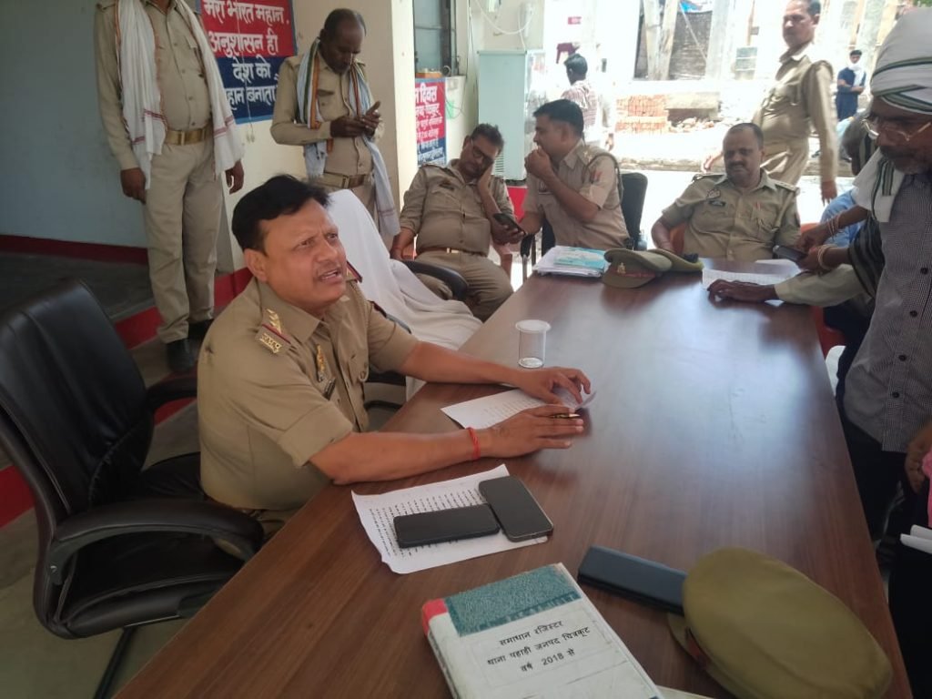 चित्रकूट10जून2023*पहाड़ी थाना प्रभारी ने फरियादियों की समस्याएं सुन, किया निस्तारण।