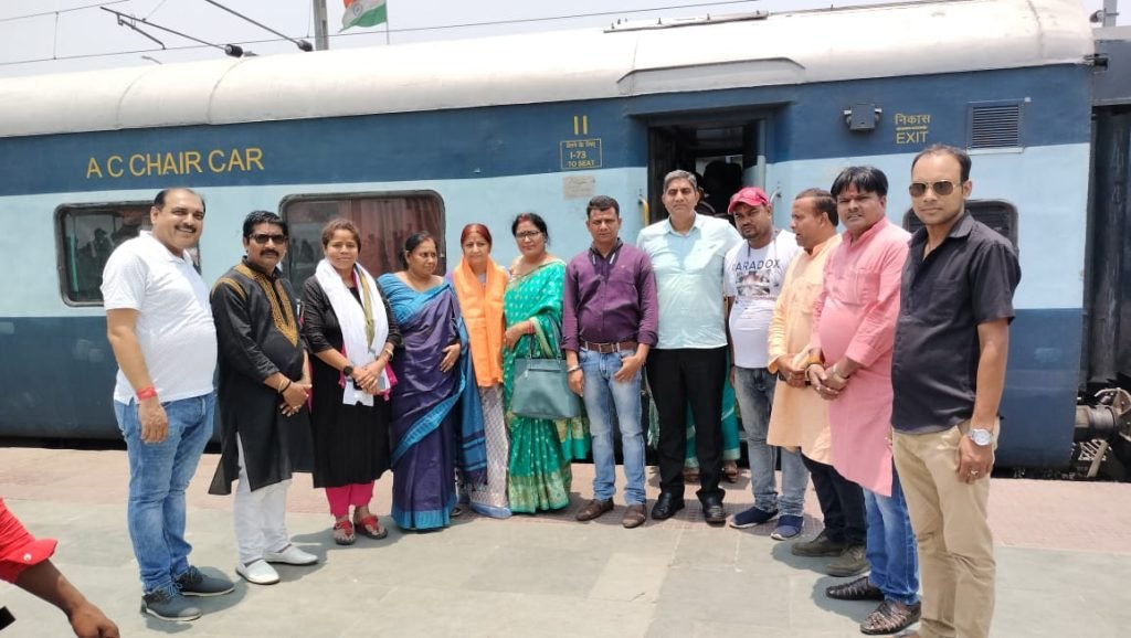 भागलपुर10जून2023*जनसंख्या समाधान फाउंडेशन के पदाधिकारियों को बुके एवं अंग वस्त्र भेंट कर सम्मानित किया।