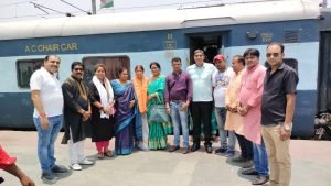 भागलपुर10जून2023*जनसंख्या समाधान फाउंडेशन के पदाधिकारियों को बुके एवं अंग वस्त्र भेंट कर सम्मानित किया।