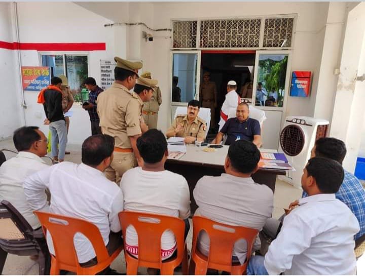 कौशाम्बी10जून2023*थाना समाधान दिवस पर डीएम व एसपी ने फरियादियों की सुनी समस्याएं।