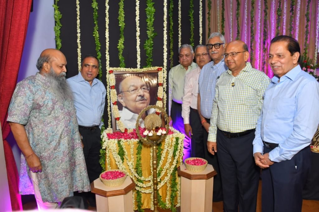 कानपुर12.06.2023*डॉ0 गौर हरि सिंहानिया जी के जन्मदिवस पर “रहे ना रहे हम” के प्रसंग पर सायंकाल एक सांस्कृतिक कार्यक्रम का आयोजन किया गया।