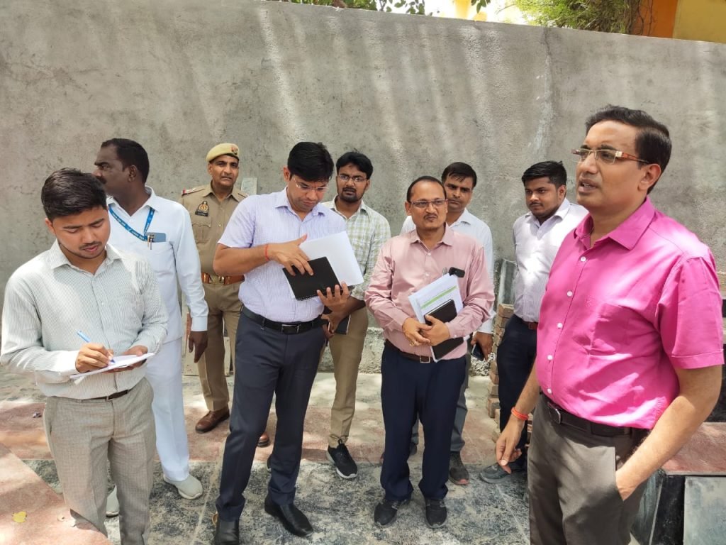 कानपुर13जून2023*मण्डलायुक्त ने परमट कॉरिडोर” एवं “बड़ा चौराहा के सुंदरीकरण” कार्य का निरीक्षण किया गया।