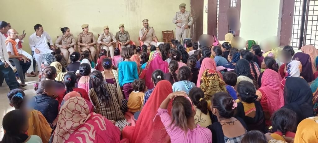 चित्रकूट14जून23*महिला बीट आरक्षियों ने बीट क्षेत्र में महिला चौपाल लगाकर महिलाओं को जागरुक किया*