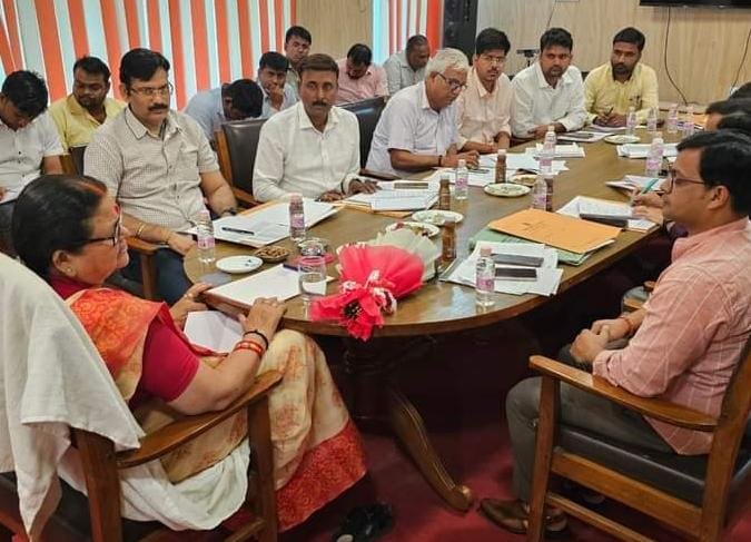 कानपुर15जून23*महापौर प्रमिला पाण्डेय ने जलकल ऑफिस में सभी अधिकारियों के साथ अहम बैठक ली। कानपुर15जून23*महापौर प्रमिला पाण्डेय ने जलकल ऑफिस में सभी अधिकारियों के साथ अहम बैठक ली।