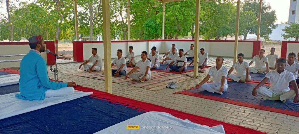 चित्रकूट15जून23**अन्तर्राष्ट्रीय योग दिवस के तत्वाधान में पुलिस लाइन चित्रकूट योग कार्यशाला का शुभारम्भ किया गया*