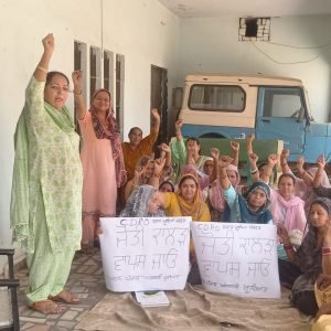 पंजाब15जून23*आंगनबाड़ी वर्करों ने सीडीपीओ खुईयांसरवर ज्योति कालड़ा का किया विरोध