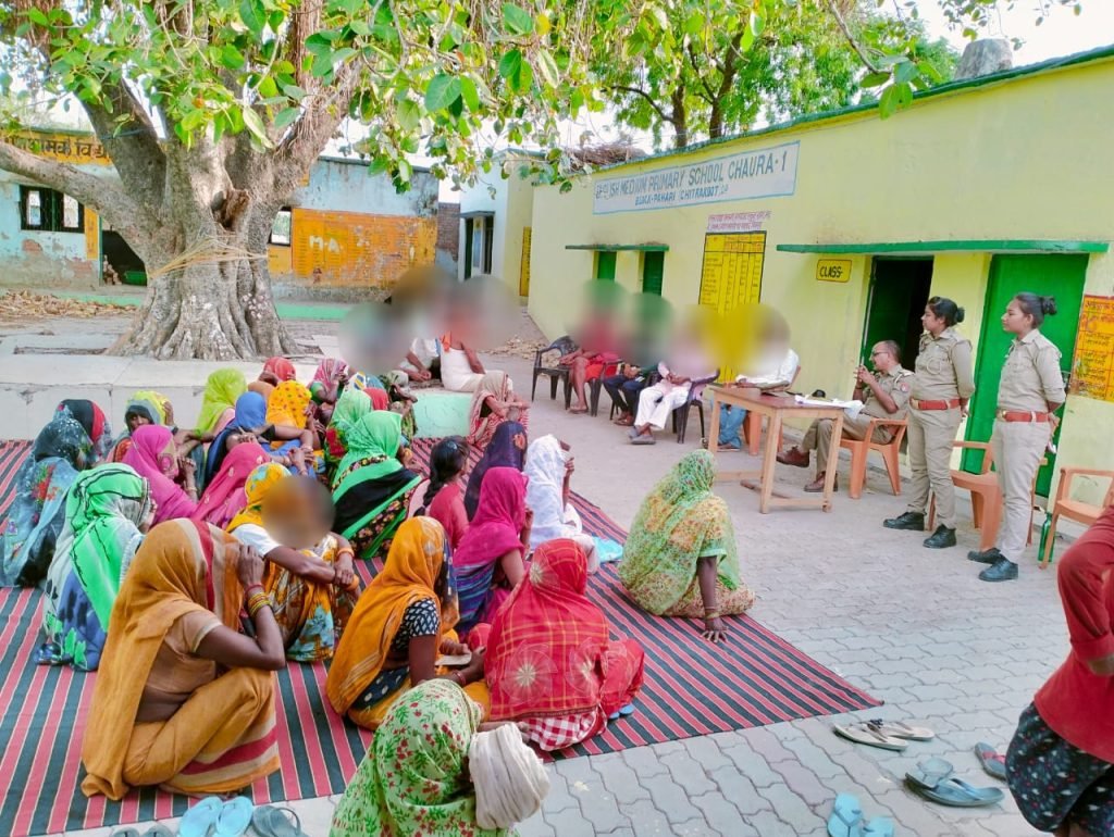 चित्रकूट15जून23*थाना मारकुण्ड़ी ,थाना बहिलपुरवा, एवं थाना पहाड़ी की महिला बीट आरक्षियों ने बीट क्षेत्र में महिला चौपाल लगाकर महिलाओं को जागरुक किया*