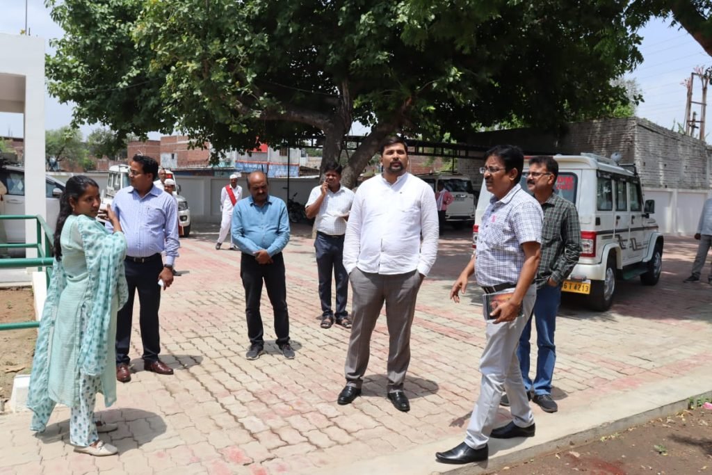 चित्रकूट15जून23डीएम अभिषेक आनंद ने विशेष क्षेत्र विकास प्राधिकरण कार्यालय का किया औचक निरीक्षण। चित्रकूट15जून23डीएम अभिषेक आनंद ने विशेष क्षेत्र विकास प्राधिकरण कार्यालय का किया औचक निरीक्षण।