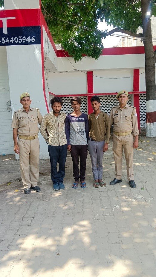 मथुरा16जून23*03शातिर अभियुक्तो को चोरी की योजना में प्रयोग होने वाले उपकरणों के साथ गिरफ्तार कर जेल भेजागया 