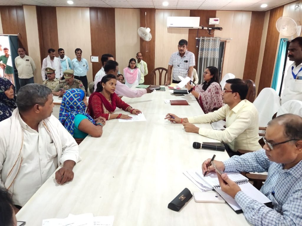 कानपुर17जून23*उप जिलाधिकारी, बिल्हौर और तहसीलदार, बिल्हौर को कारण बताओ नोटिस।*