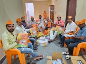 भागलपुर17जून23*हर बूथ पर 20 से 30 जून तक घर-घर महा जनसंपर्क अभियान का प्रचार किट वितरण शरू:- संतोष साह