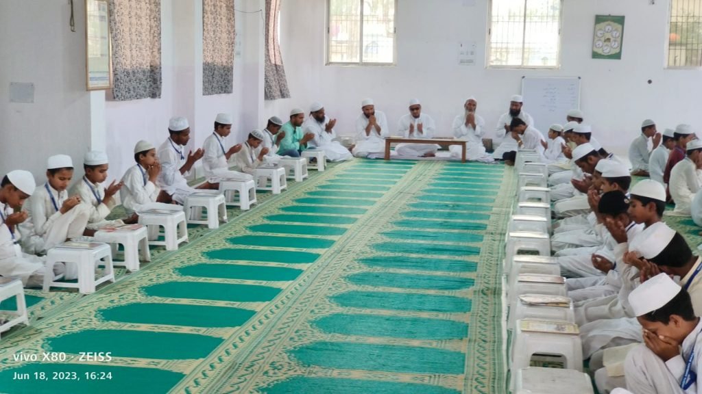 भागलपुर18जून2023*मदरसा दारुल उलूम असदिया खीरीबांध भागलपुर में हुआ कुरान खानी का आयोजन किया गया. भागलपुर18जून2023*मदरसा दारुल उलूम असदिया खीरीबांध भागलपुर में हुआ कुरान खानी का आयोजन किया गया.