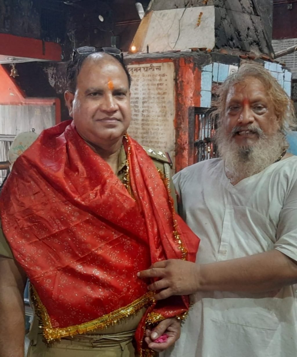 कानपुर19जून23*महामंडलेश्वर पंचमुखी हनुमान मंदिर पनकी से आशीर्वाद लेकर चार्ज लेने पहुंचे प्रभारी निरीक्षक विधनू*