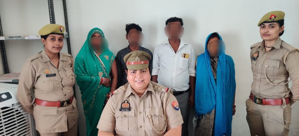 चित्रकूट19जून23*परिवार परामर्श केन्द्र पुलिस टीम द्वारा परिवारिक विवाद/मतभेद को समाप्त कराते हुए 02 परिवारों को टूटने से बचाया* चित्रकूट19जून23*परिवार परामर्श केन्द्र पुलिस टीम द्वारा परिवारिक विवाद/मतभेद को समाप्त कराते हुए 02 परिवारों को टूटने से बचाया*