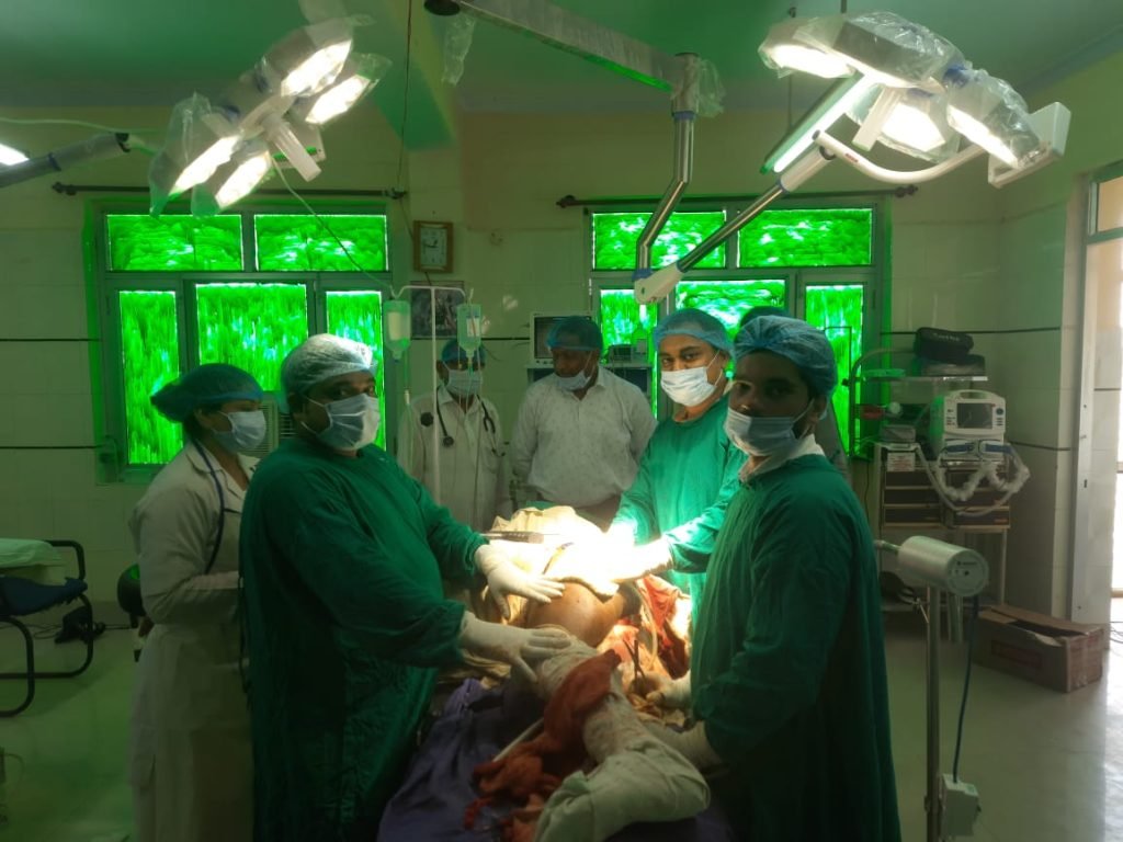 चित्रकूट19जून23*संयुक्त जिला चिकित्सालय चित्रकूट में कूल्हे का प्रत्यारोपण ।