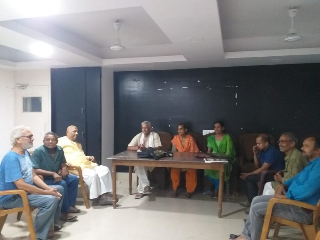 भागलपुर 19 जून 2023। जिला लोकसमिति भागलपुर की बैठक होटल आमंत्रण में डॉ मनोज कुमार की अध्यक्षता में की गई।