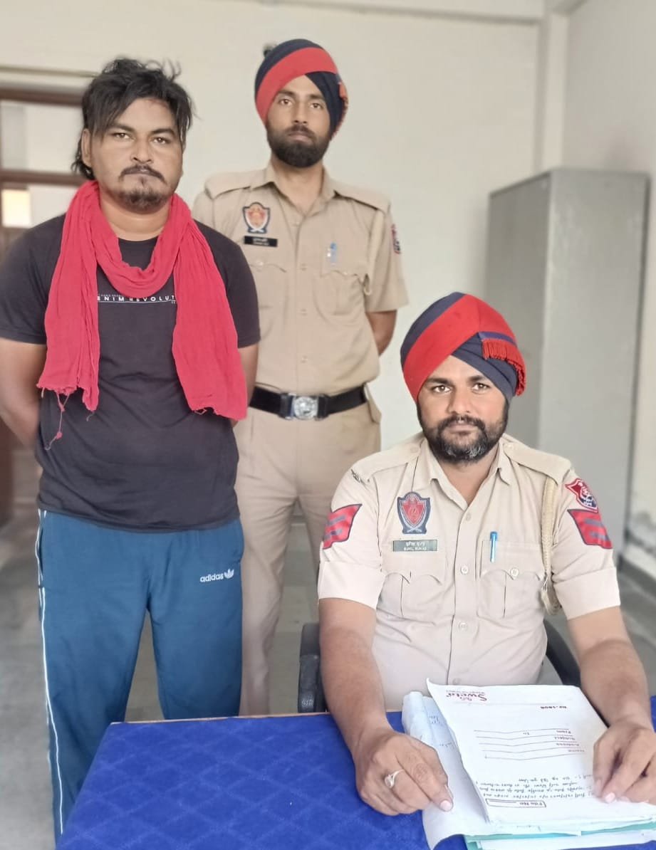 पंजाब19जून2023*80 किलो चूरा पोस्त का दूसरा आरोपी अमरीक सिंह उर्फ अम्बा काबू, पुलिस रिमांड पर पंजाब19जून2023*80 किलो चूरा पोस्त का दूसरा आरोपी अमरीक सिंह उर्फ अम्बा काबू, पुलिस रिमांड पर