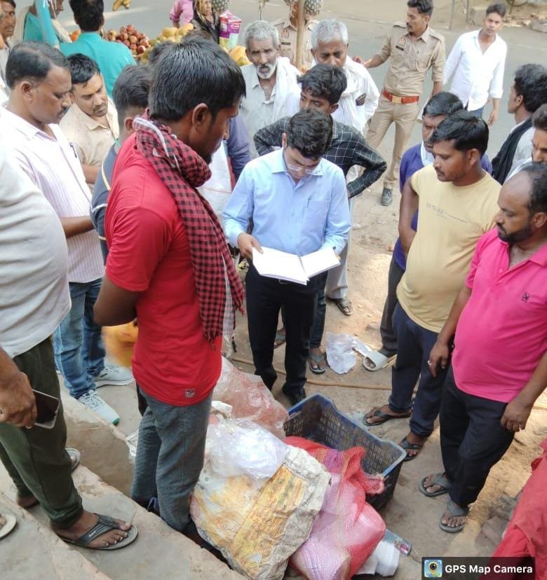 कौशाम्बी20जून2023*चायल में छापेमारी, दुकानों में मिली प्रतिबंधित पॉलीथीन*