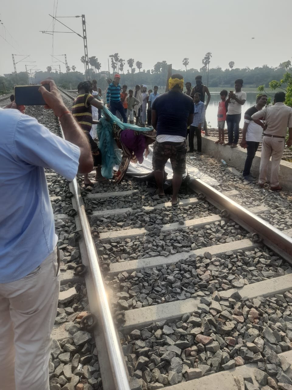 भागलपुर20जून2023*अज्ञात ट्रेन की चपेट में आने से आज की तारीख में एक अज्ञात महिला की मौत