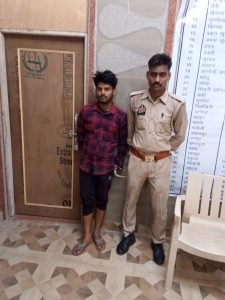 चित्रकूट20जून2023*थाना सरधुवा पुलिस ने 01 वांछित अभियुक्त को गिरफ्तार किया*