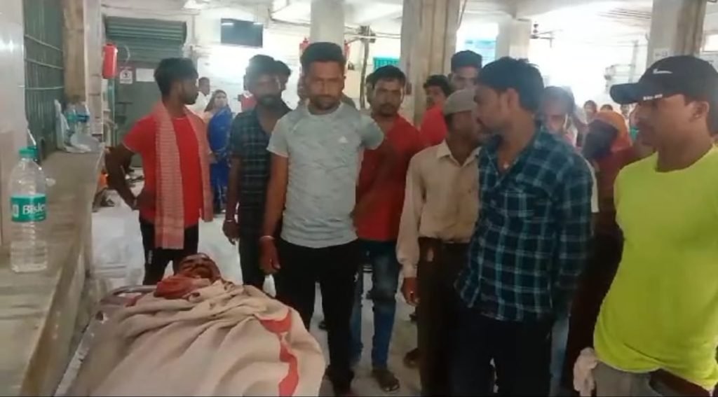 भागलपुर22जून2023*नगर निगम के बिजली शाखा में काम करने वाले टेक्नीशियन राजू यादव की लाइट लगाने के दौरान हुई मौत* भागलपुर22जून2023*नगर निगम के बिजली शाखा में काम करने वाले टेक्नीशियन राजू यादव की लाइट लगाने के दौरान हुई मौत*