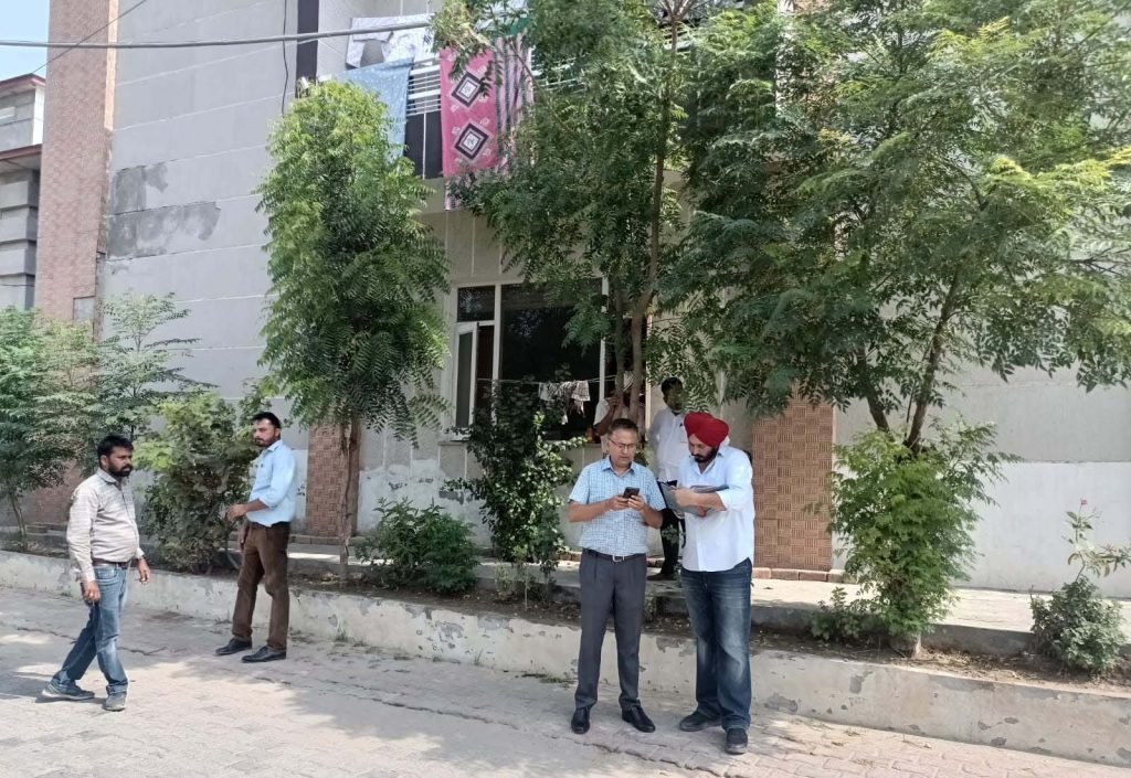 पंजाब23जून2023*बिजली बोर्ड की फ्लाईंट टीम ने तारा अस्टेट में कोठी पर मारा छापा, बिजली की कुंडी पकड़ी