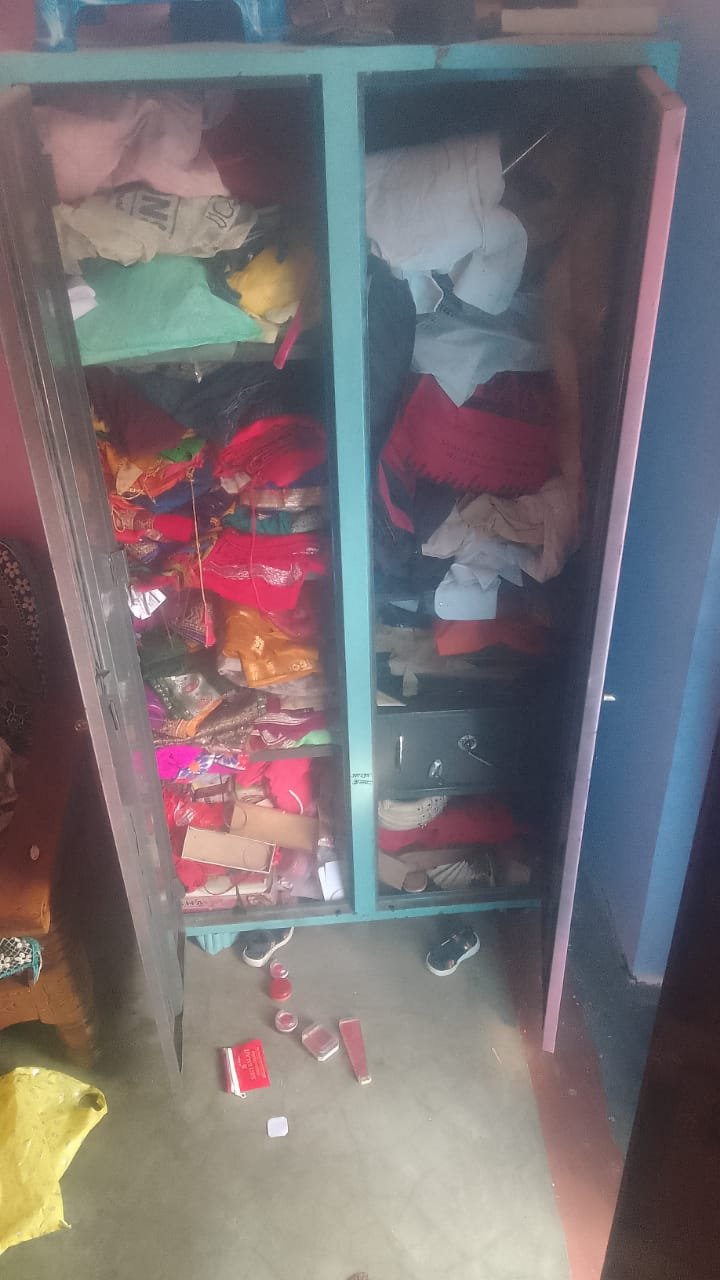 महोबा24जून2023*कोटेदार के घर से पाच लाख के आभूषण की चोरी, दीवार फांद कर घुसे अज्ञात चोरों ने की वारदात