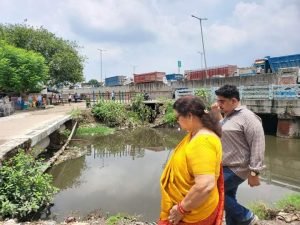 कानपुर26जून2023*महापौर प्रमिला पाण्डेय ने किया नाले का निरीक्षण।