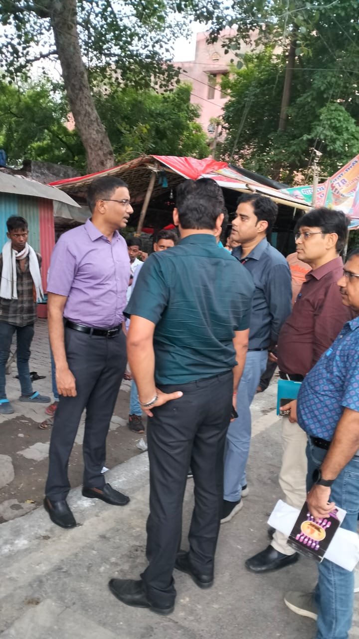 कानपुर26जून2023*कानपुर शहर में सुचारू एवं सुगम यातायात सुनिश्चित करने के उद्देश्य से मण्डलायुक्त, कानपुर लोकेश एम0 ने बैठक की।