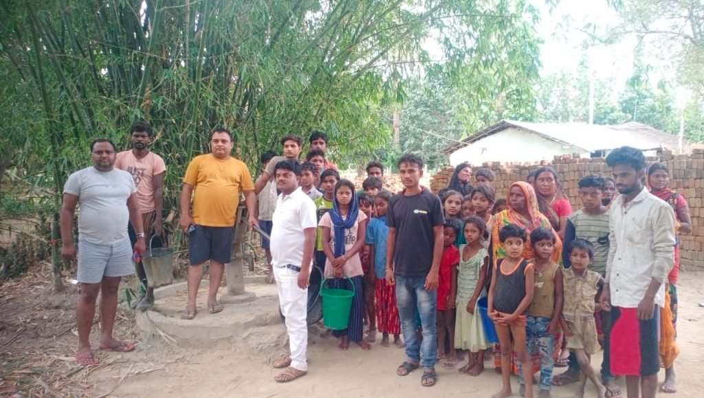 भागलपुर27जून2023*पीरपैंती प्रखंड के ईशीपुर बाराहाट पंचायत के वार्ड नंबर 15 में पानी की बदहाली