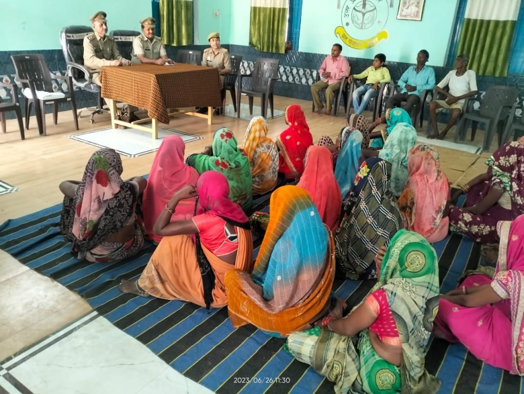 चित्रकूट26जून2023*थाना मानिकपुर पुलिस ने ग्राम सरहट में महिला चौपाल लगाकर महिलाओं को जागरुक किया*