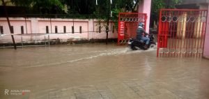 कानपुर30जून2023*तेज बारिश होने से शिवराजपुर ब्लाक में भरा पानी