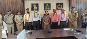 चित्रकूट30जून2023*पुलिस अधीक्षक द्वारा पुलिस विभाग से सेवानिवृत कर्मियों को भावभीनी विदायी दी गयी*