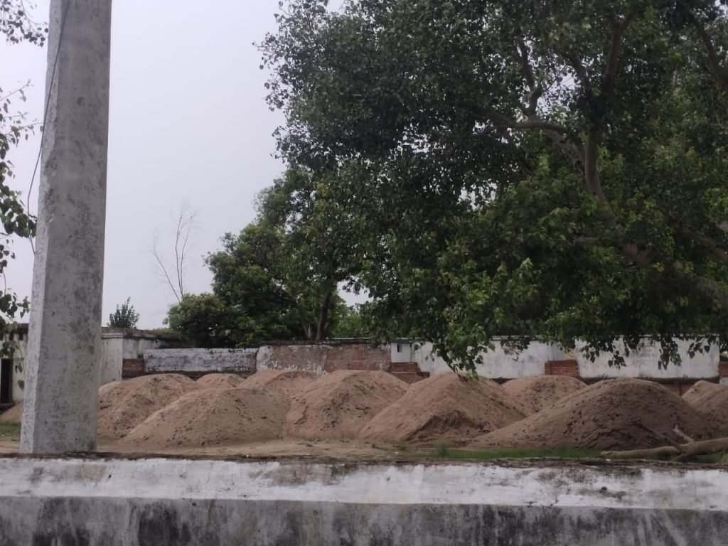 कौशाम्बी30जून2023**साहब के साझेदारी में चल रहा बालू का अवैध कारोबार चायल तहसील मे तैनात है साहब* कौशाम्बी30जून2023**साहब के साझेदारी में चल रहा बालू का अवैध कारोबार चायल तहसील मे तैनात है साहब*
