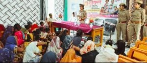 चित्रकूट 13 जून* महिला थाना द्वारा ग्राम चन्द्रगहना में महिला चौपाल का  अयोजन किया गया। 