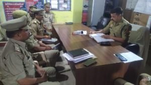 चित्रकूट 21 जून* अपर पुलिस अधीक्षक द्वारा थाना भरतकूप के विवेचकों का अर्दली रुम किया गया। 