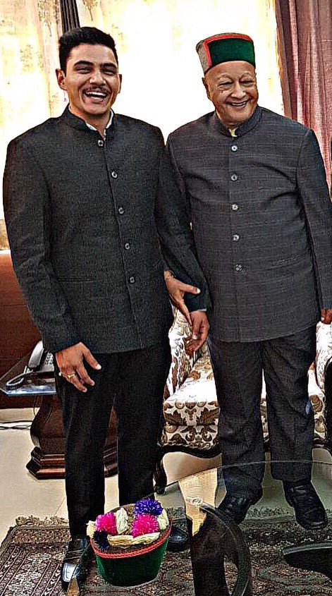 शिमला08जुलाई2023*पुण्यतिथि पर याद किये गए कांग्रेस के दिग्गज नेता, पूर्व मुख्यमंत्री स्वर्गीय राजा वीरभद्र सिंह जी।