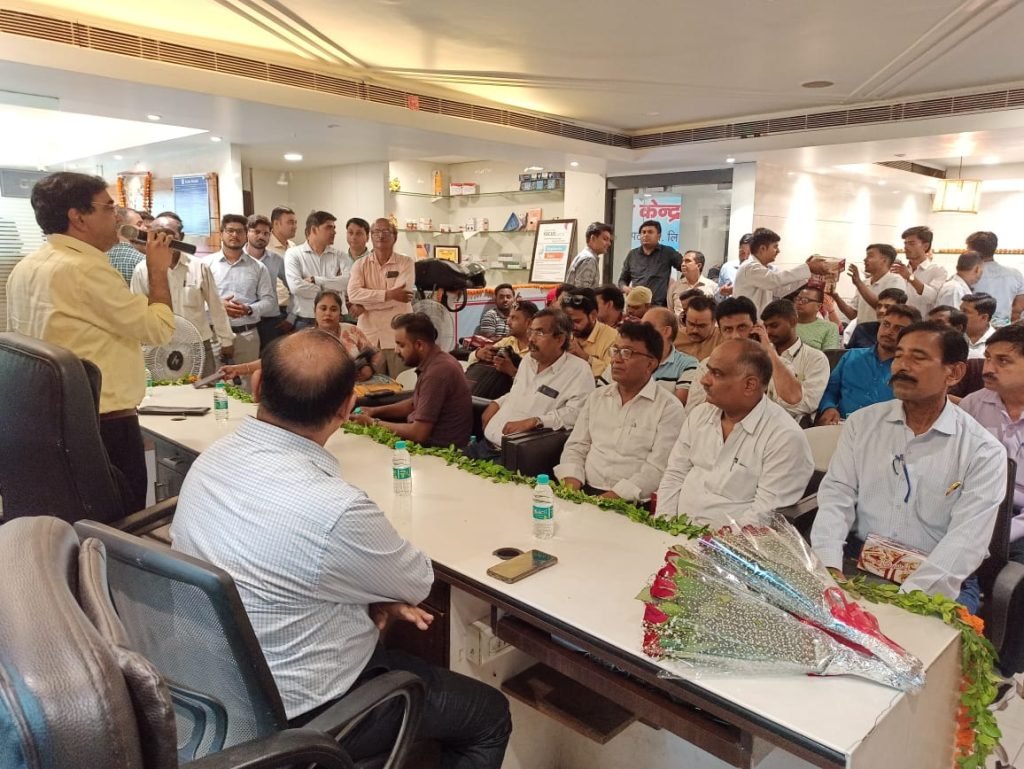 कानपुर01जुलाई23*डॉक्टर डे की पूर्व संध्या पर स्वरूप नर्सिंग होम ग्वालटोली में कानपुर,के वरिष्ठ 15 डॉक्टरों का सेवा सम्मान पुरस्कार से सम्मानित किया गया। कानपुर01जुलाई23*डॉक्टर डे की पूर्व संध्या पर स्वरूप नर्सिंग होम ग्वालटोली में कानपुर,के वरिष्ठ 15 डॉक्टरों का सेवा सम्मान पुरस्कार से सम्मानित किया गया।