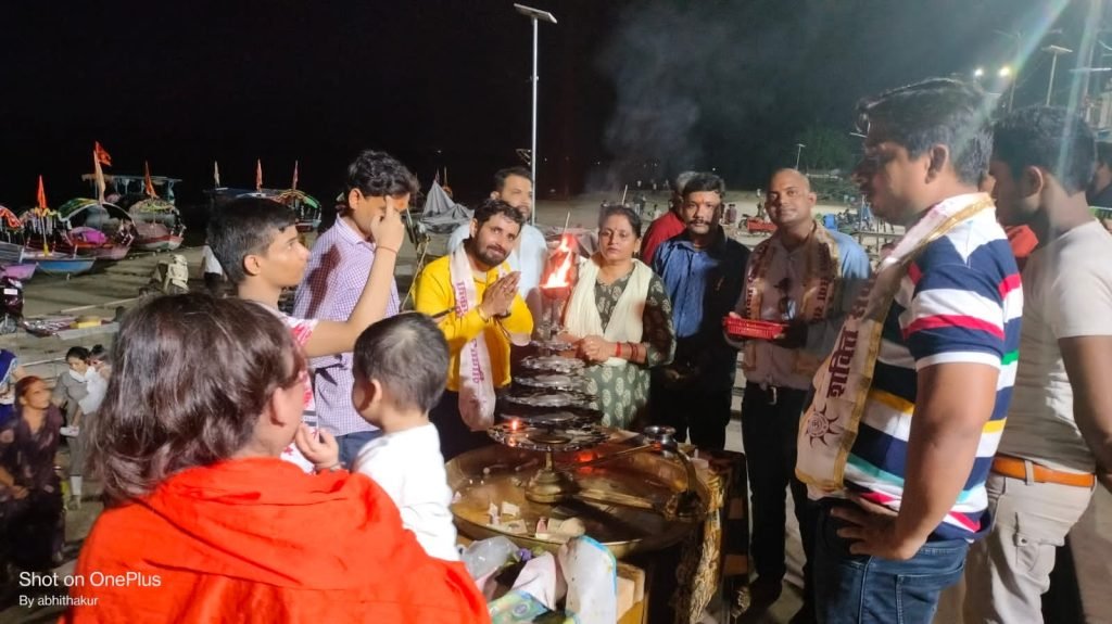 कानपुर05जुलाई23*बाबा आनंदेश्वर मंदिर मे मां गंगा जी की आरती का आयोजन किया गया।