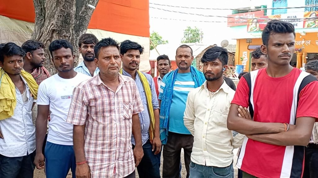 भागलपुर08जुलाई23*श्रावणी मेला क्षेत्र में टोटो चालक को नहीं जाने देने पर टोटो चालक ने किया हड़ताल* भागलपुर08जुलाई23*श्रावणी मेला क्षेत्र में टोटो चालक को नहीं जाने देने पर टोटो चालक ने किया हड़ताल*