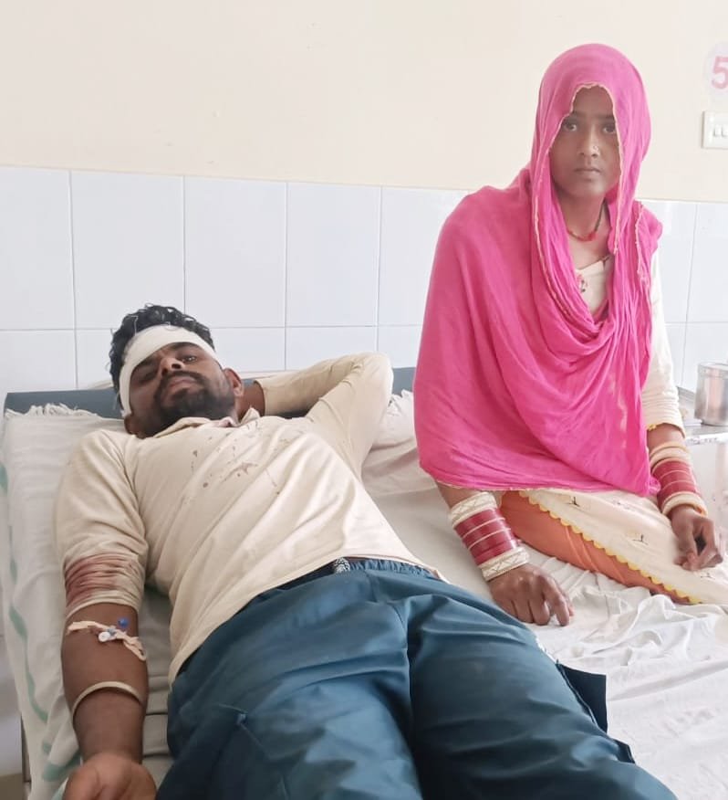 चित्रकूट07जुलाई23*महिला के पति को पीटने व महिला के साथ छेड़छाड़ करने वालों के खिलाफ कार्यवाई की मांग चित्रकूट07जुलाई23*महिला के पति को पीटने व महिला के साथ छेड़छाड़ करने वालों के खिलाफ कार्यवाई की मांग