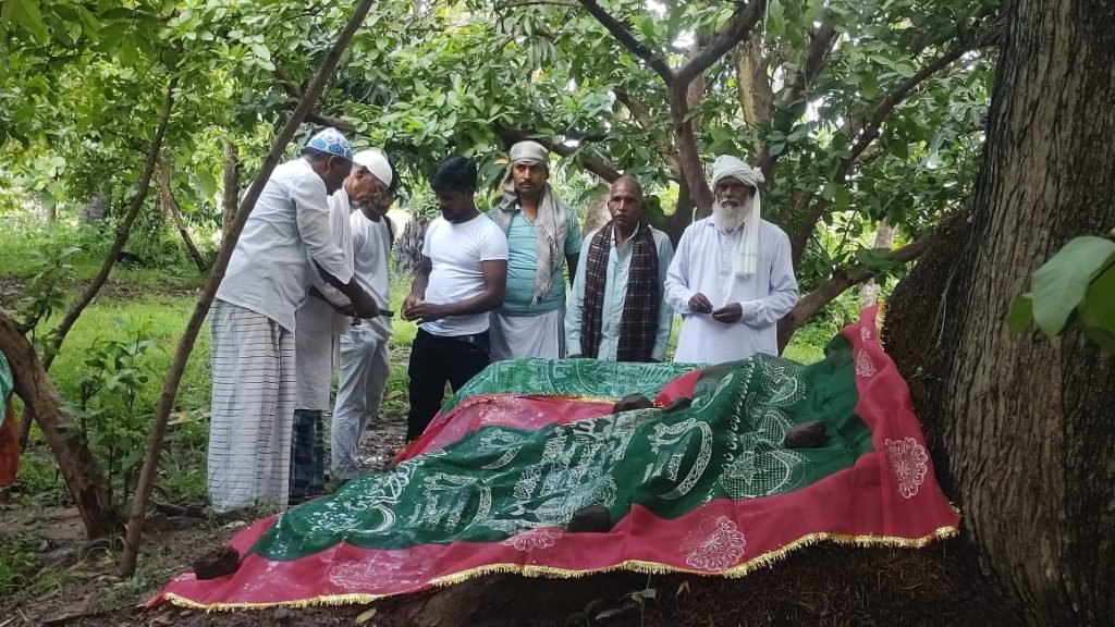 भागलपुर08जुलाई23*जिन्नाथ दरगाह सुल्तान और मगदूम दरगाह पर किया गया चादरपोशी भागलपुर08जुलाई23*जिन्नाथ दरगाह सुल्तान और मगदूम दरगाह पर किया गया चादरपोशी