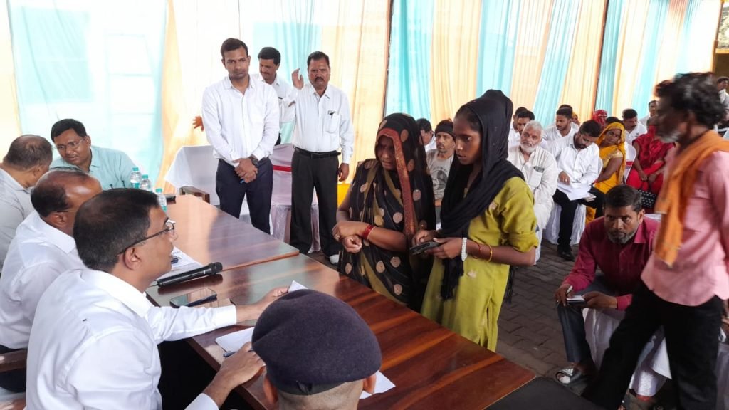 कानपुर/फर्रुखाबाद08जुलाई2023*मण्डलायुक्त ने जनपद फर्रुखाबाद के थाना कमालगंज में आयोजित थाना दिवस का निरीक्षण किया